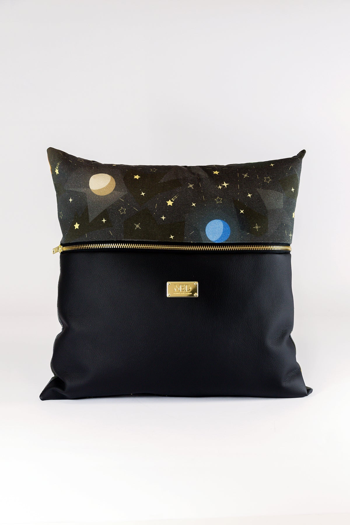 handgemachter Polster "SPACE" - schwarz - Manuel Essl Design