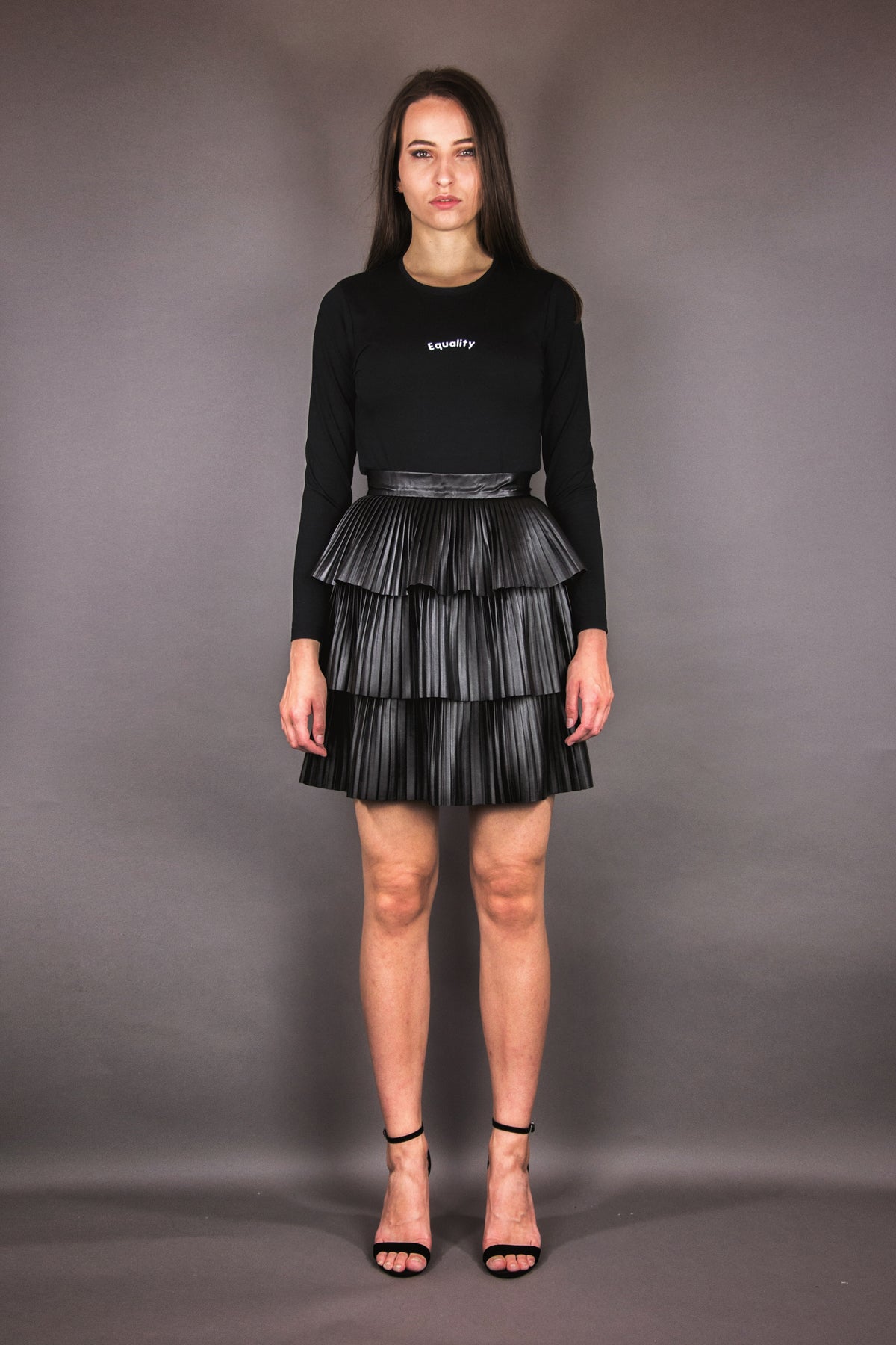 Plissee - Rock aus veganem Lederimitat mit Stufen und Volants - schwarz - Manuel Essl Design