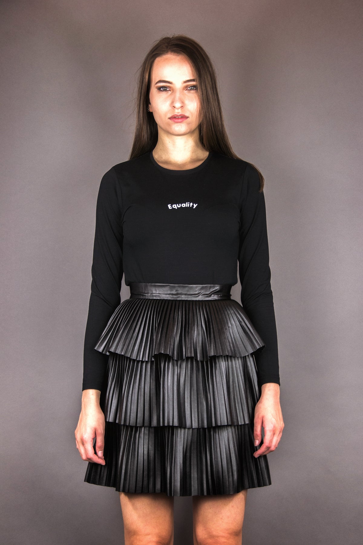 Plissee - Rock aus veganem Lederimitat mit Stufen und Volants - schwarz - Manuel Essl Design